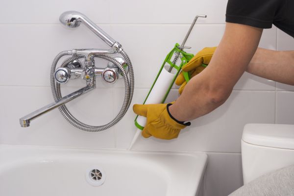 Cost of Bathtub Caulking in Tampa